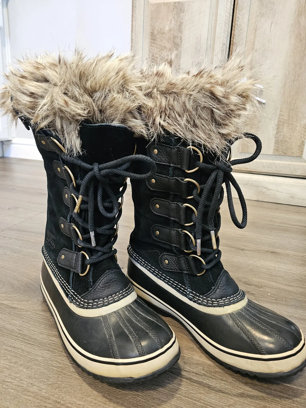 Sorel Black Boots with Faux-Fur Cuff
